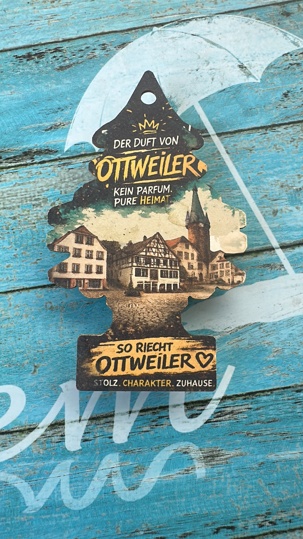 Ottweiler Duftbaum mit Altstadtmotiv auf blauem Holzhintergrund