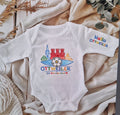 Weißer Ottweiler Baby-Body mit farbigem Stadtmotiv und Schriftzug „Ich bin neu hier“